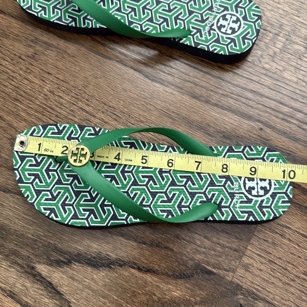 Tory Burch Geometric Green Flip Flops 8.5 Perfect Like New, Worn Once - Picture 5 of 7
